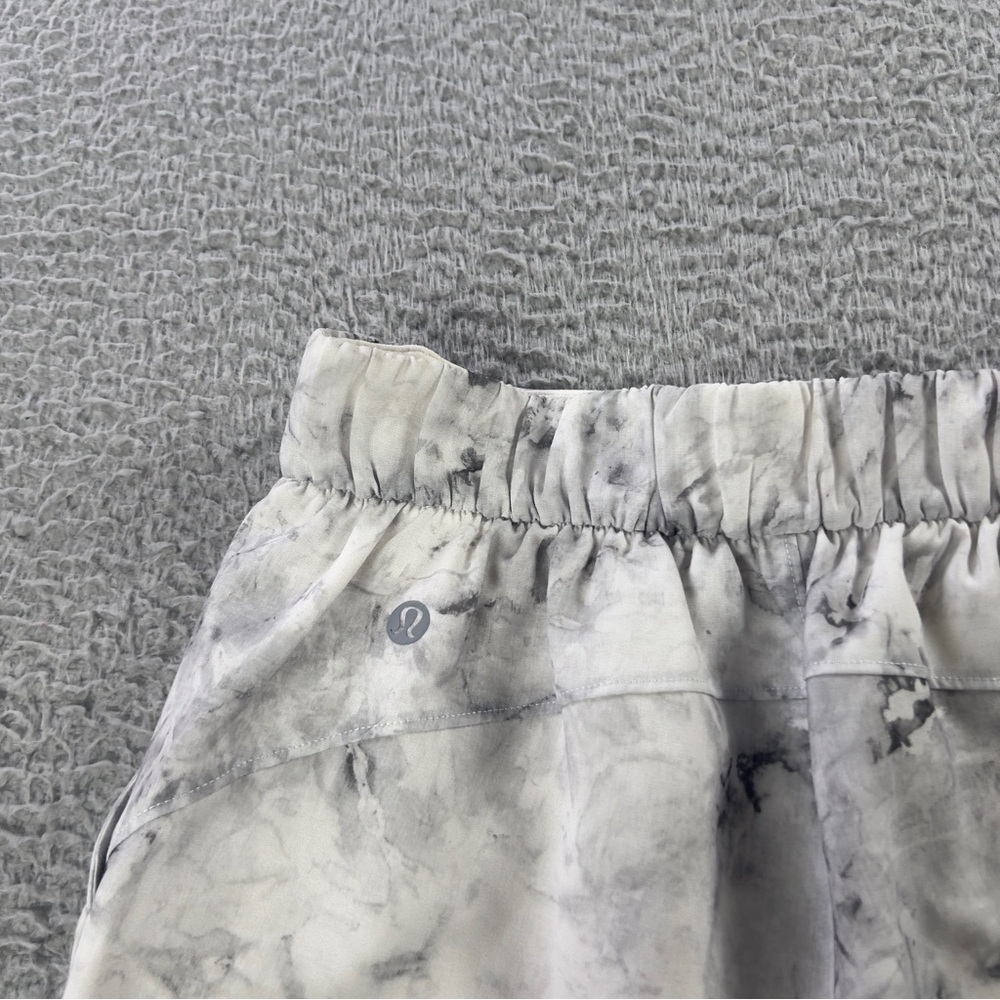 Lululemon Shorts Womens 0 Marble White Elastic Waist Athletic Running Gym Yoga - Picture 3 of 9